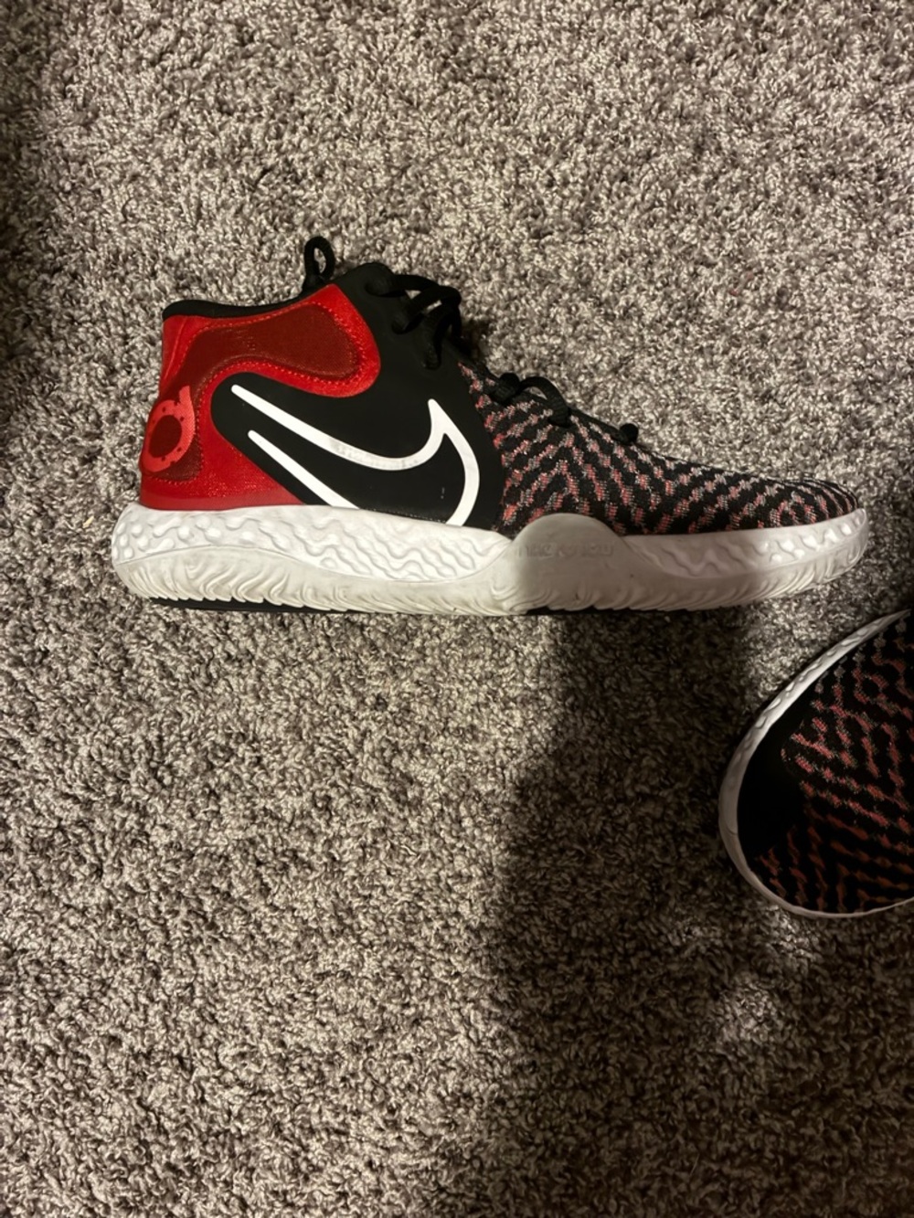 Nike (kd) Kevin Durant Red and Black Basketball Shoes